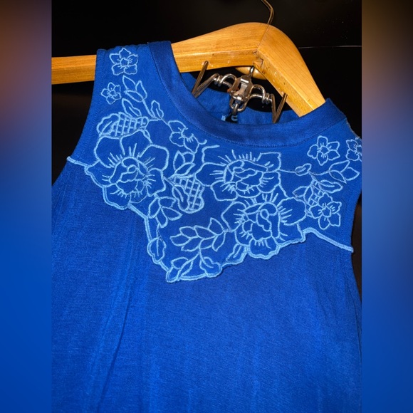 Eyeshadow  Royal Blue Sleeveleee Crochet Lace Top with  Keyhole Back size S EUC - Picture 2 of 6
